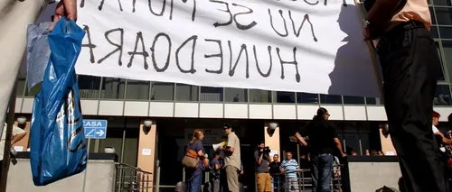 Protest spontan a 300 de angajați de la DGFP Timiș față de intenția de mutare a sediului la Deva
