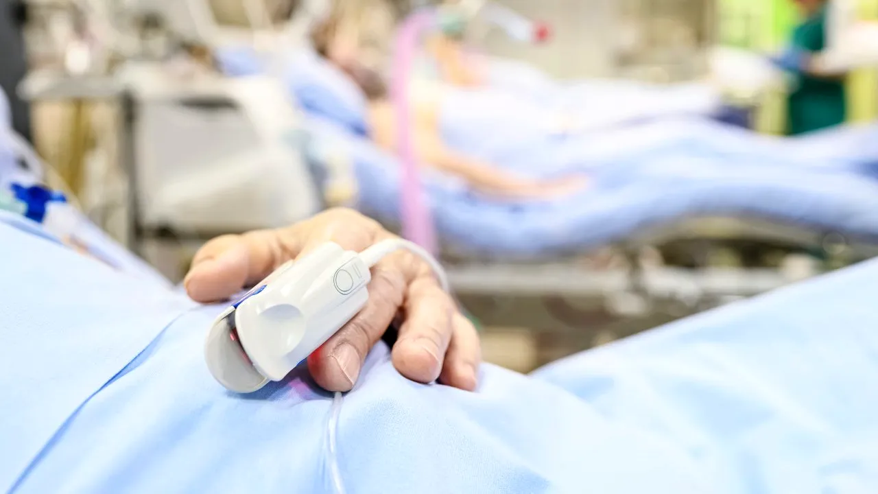 Situația paturilor ATI pentru bolnavii COVID: 5 locuri libere la nivel național, din care 3 în București