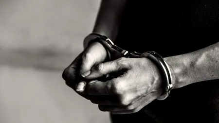 A vândut droguri pentru a-i pune dinți noi iubitei, dar a ajuns în fața instanței cu sentință definitivă. Povestea unui dealer de stupefiante din Iași