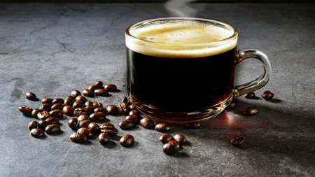 Consumul moderat de cafea ar putea proteja împotriva demenței, conform unui studiu recent. De ce varianta decofeinizată nu are același efect