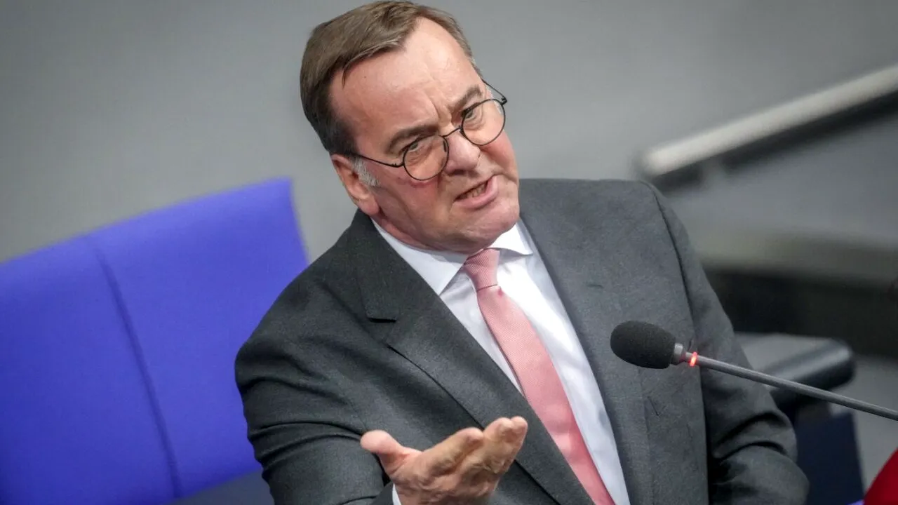 Ministrul german al Apărării, despre AMENINȚĂRILE hibride ale Rusiei: „Putin știe cum să ne deranjeze”