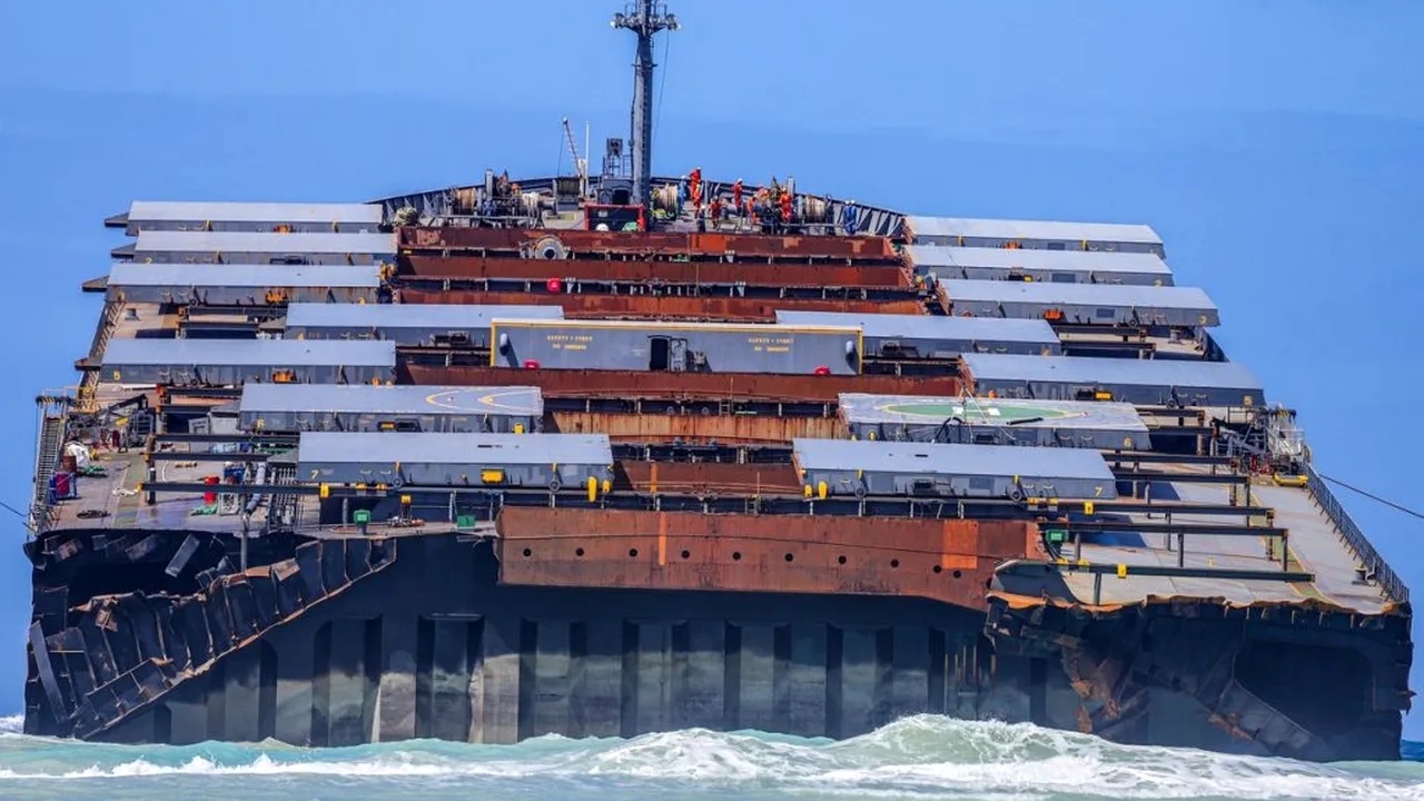 Membrii echipajului de la bordul petrolierului eșuat în Mauritius sărbătoreau o zi de naștere și se apropiaseră de țărm pentru a recepționa semnal WiFi. Căpitanul navei a fost arestat