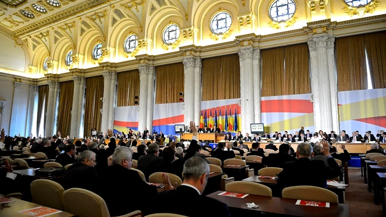Noul statut al senatorilor și deputaților: reguli speciale pentru parlamentarii incompatibili. PDL atacă legea la Curtea Constituțională