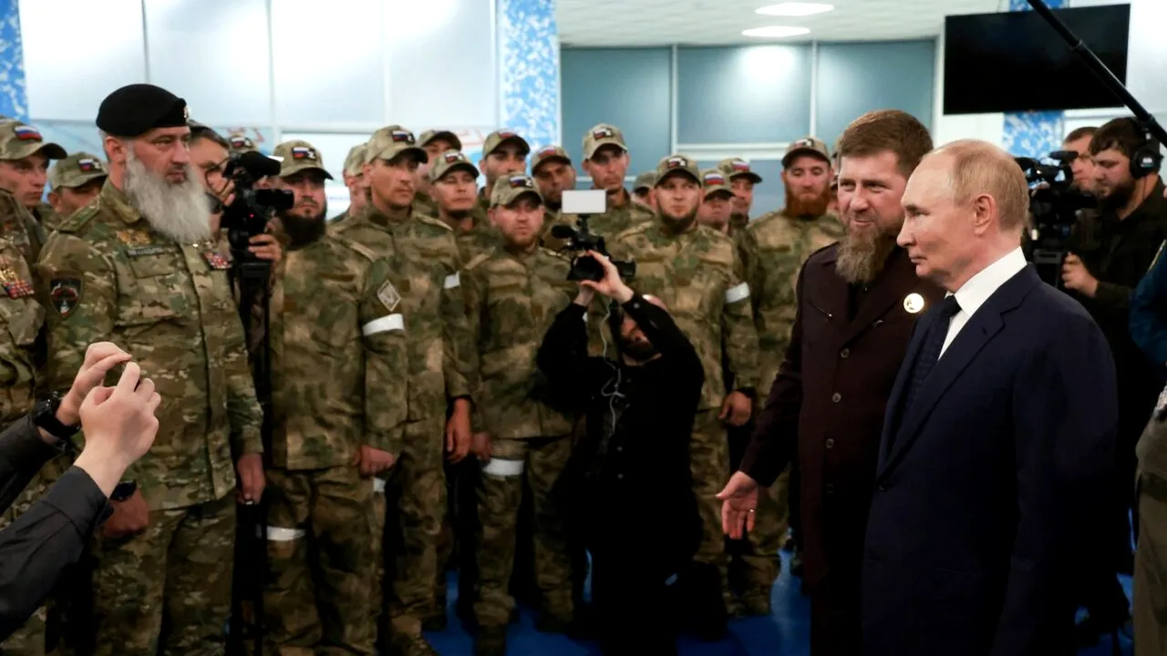 Putin și Kadîrov au inspectat trupele și voluntarii ceceni care se pregătesc să lupte împotriva Ucrainei