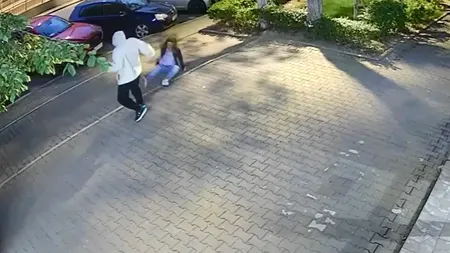 Scene violente în București: O femeie a fost LOVITĂ de un necunoscut, pe stradă / Individul a fost arestat preventiv