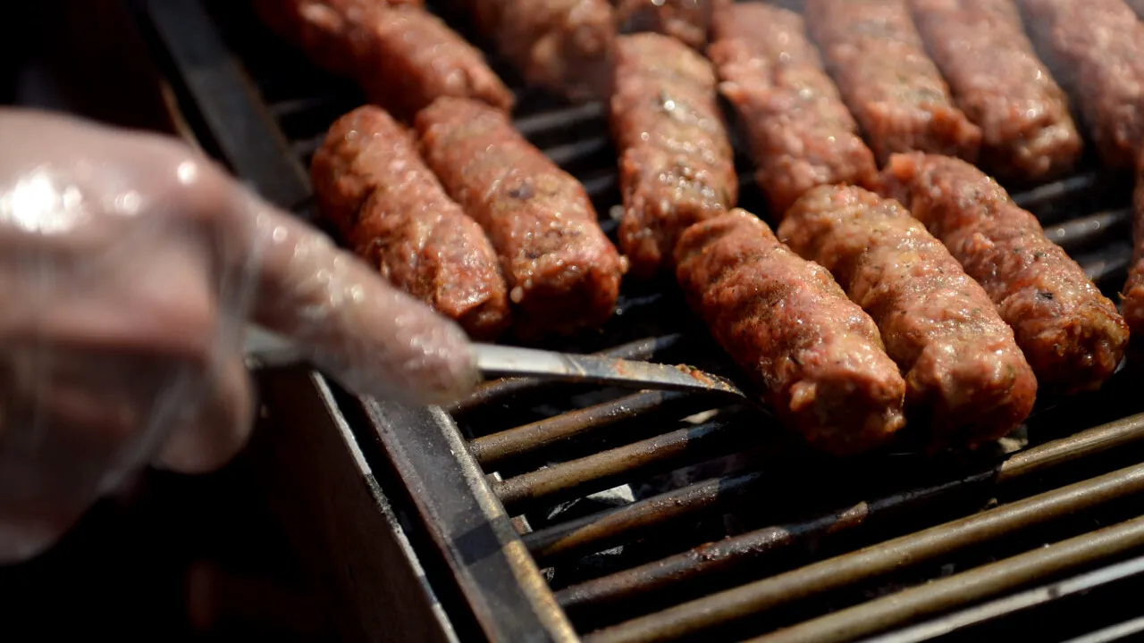 Amenda URIAȘĂ pe care o poți lua dacă faci grătar în fața blocului, sau oriunde pe domeniul public în București