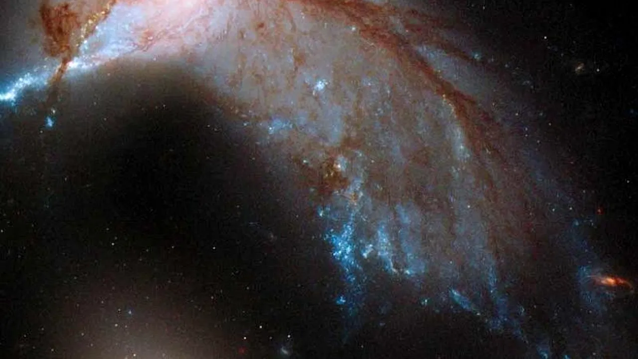 De la furtuna hexogonală de pe Saturn și până la nebula în formă de pinguin. Imagini impresionante din spațiu realizate în 2013. FOTO