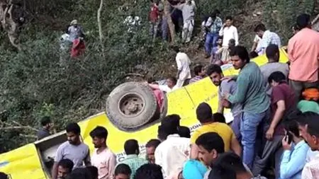 Tragedie în India. Un autobuz școlar a căzut într-o prăpastie. Cel puțin 27 de copii au murit
