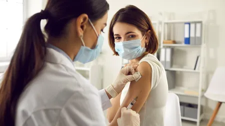 Daily Mail: Prima dovadă că vaccinarea chiar funcționează. Serul anti-COVID reduce cu aproape 95% riscul de spitalizare