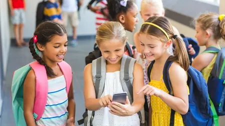 Revoluție în educația timpurie: Ministerul Educației vrea să INTERZICĂ ecranele pentru copiii sub 2 ani