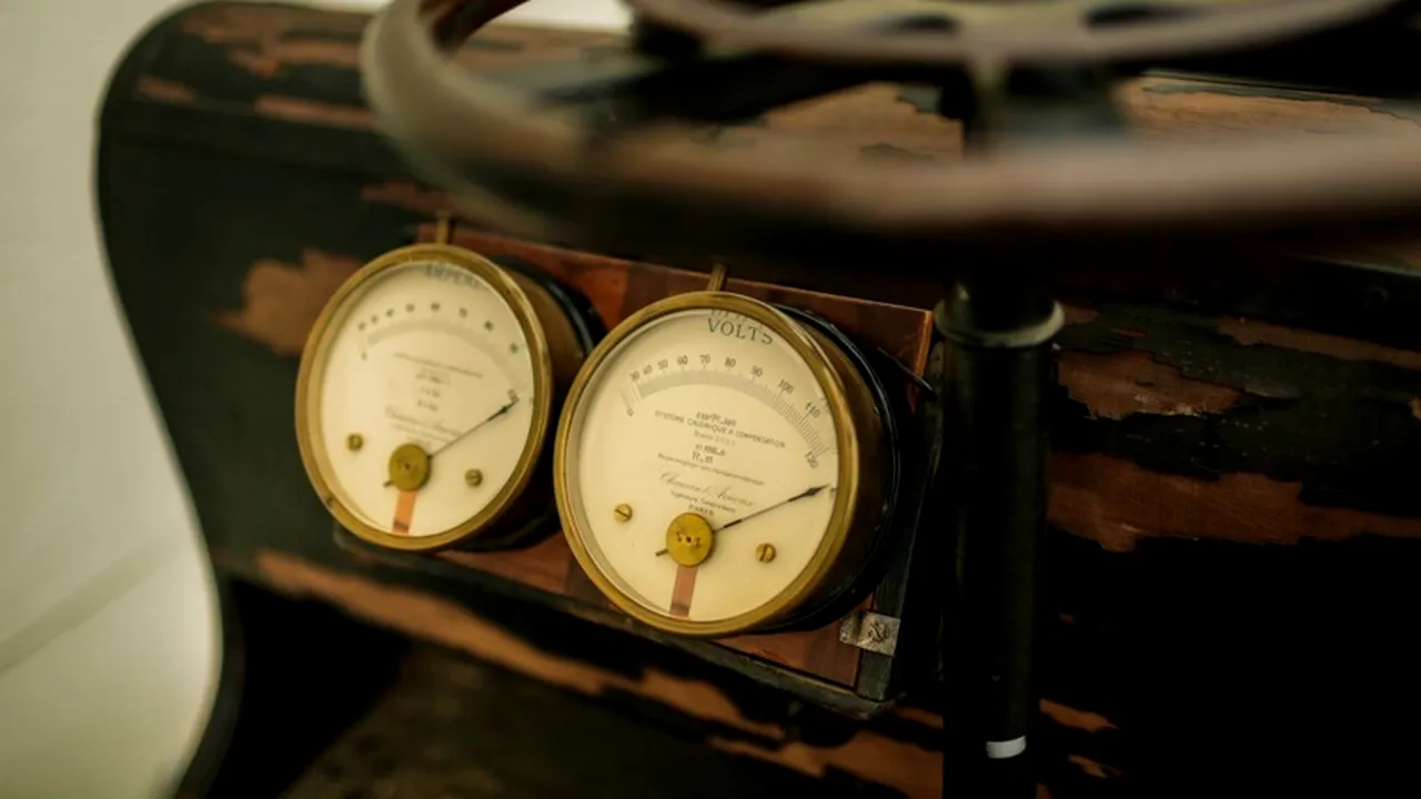 Din istoria auto: Cum arată primul model construit de Porsche. GALERIE FOTO