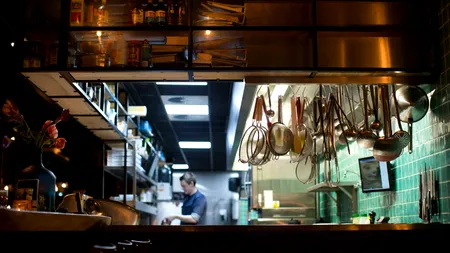 (P) Gătitul acasă versus cel din fast food: modul în care echipamentele de bucătărie fac diferența în funcție de preparate