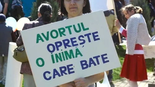 400 de oameni protestează față de avort, timp de o lună, la Timișoara: ''Nimeni nu vorbește despre asta''