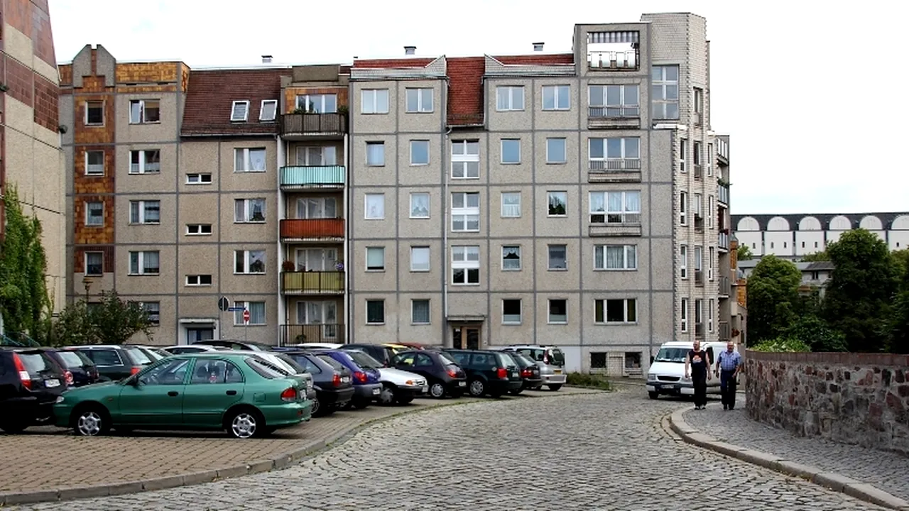 Blocurile comuniste din estul Germaniei, în centrul unui boom generat de goana după active sigure