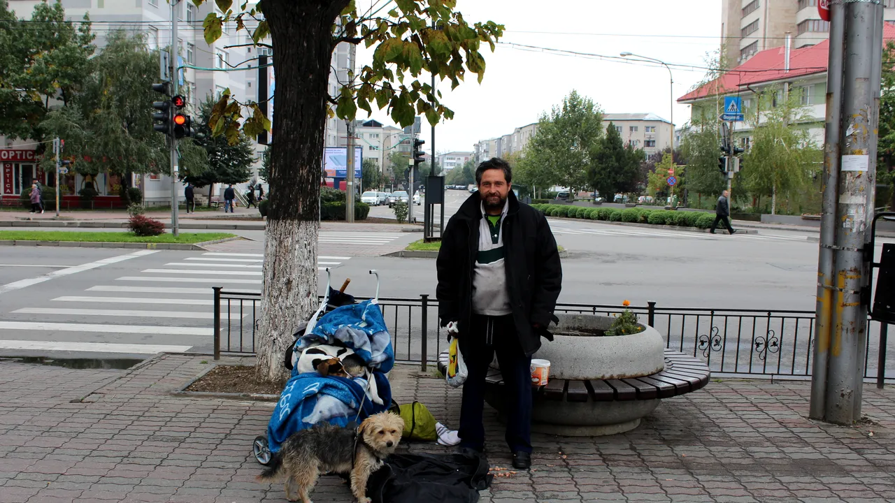 Povestea italianului care călătorește cerșind prin Europa. A ajuns în România
