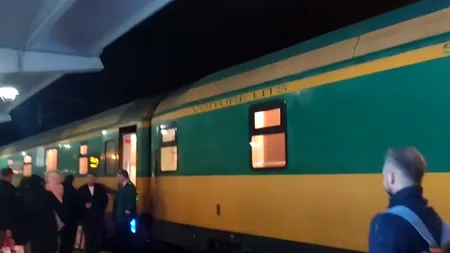 VIDEO | Cum arată vagonul de dormit pe trenul privat între Arad și București! Pasagerii sunt serviți cu sandvișuri și apă de băut