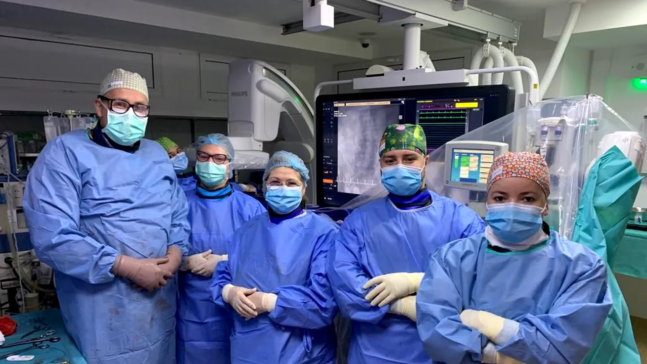 Caz cardiovascular complex, rezolvat minim invaziv, în premieră națională, la Spitalul Clinic SANADOR
