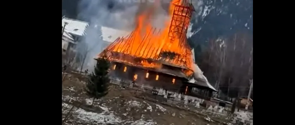 VIDEO | Incendiu de proporții la biserica de lemn din Borșa. Lăcașul de cult a ars în totalitate