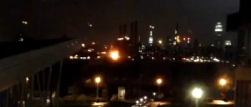URAGANUL SANDY. Momentul în care o centrală electrică din New York a EXPLODAT, provocând cea mai mare pană de curent din istoria orașului - VIDEO