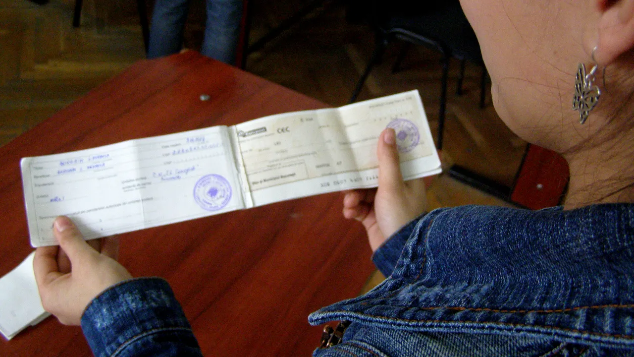 Premierul vrea ca alocația copiilor să se dea DIFERENȚIAT, în funcție de veniturile părinților. Precaută, doamna ministru al Muncii întreabă CCR: „Alocația e un drept universal egal?