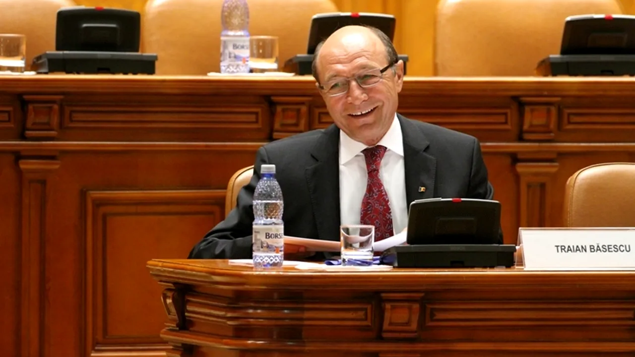 Băsescu cere să se adreseze parlamentului. Antonescu: 