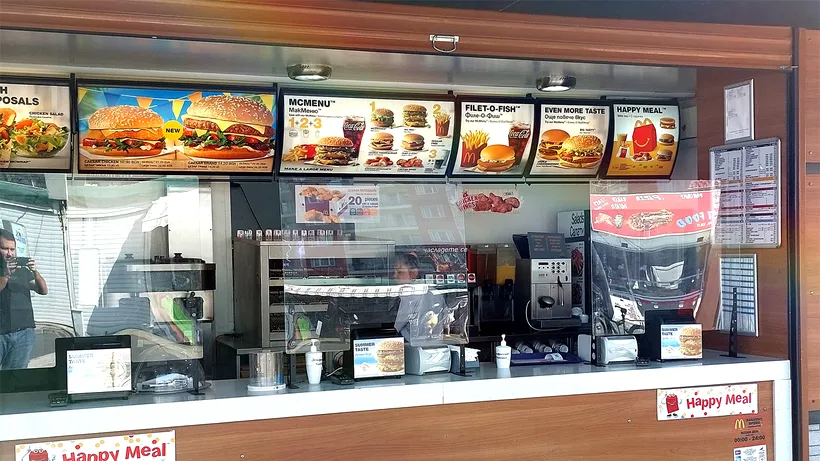 Ireal cât costă un hamburger la McDonald's în Bulgaria. Imagini realizate de un turist român în Sunny Beach