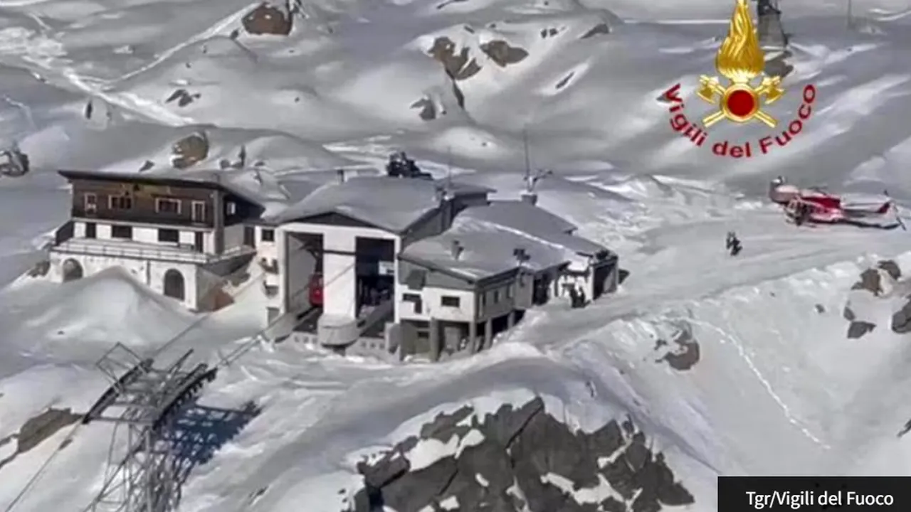 Italia. La un pas de tragedie. O telecabină plină de schiori s-a izbit violent de zidul stației de sosire. Din fericire, doar răniți