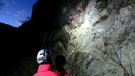 Turiști rătăciți în munți, căutați de salvamontiști