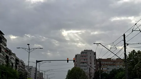 ALERTĂ meteo în București: ANM anunță furtuni puternice și scăderea temperaturilor!