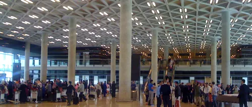 38 de români, blocați pe aeroportul din Amman. MAE: Se fac demersuri pentru îmbarcarea românilor. Reacția TAROM