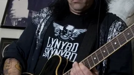 Un chitarist legendar a murit pe scenă, la doar 47 de ani