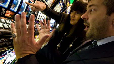 Un bărbat a jucat LA PĂCĂNELE banii UE cu care trebuia să dezvolte O AFACERE. Cum a fost PRINS