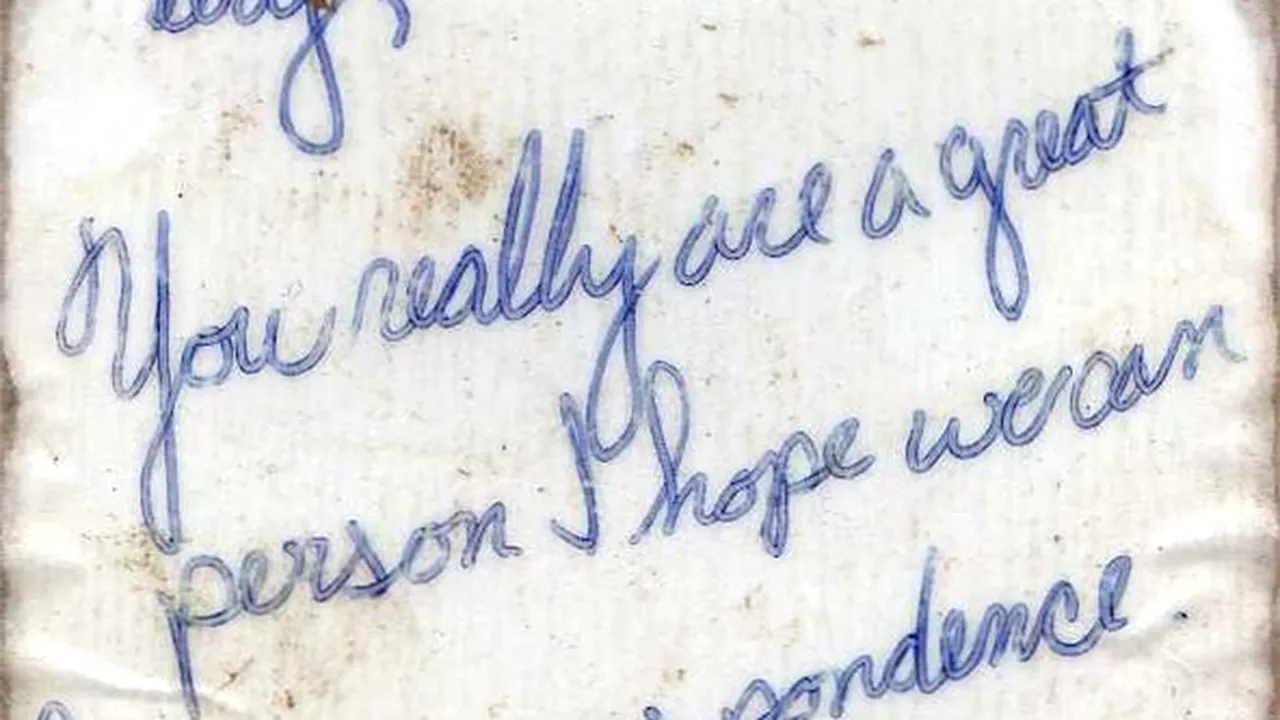 Un mesaj dintr-o sticlă aruncată în mare în Canada, regăsit după 28 de ani în Croația - FOTO