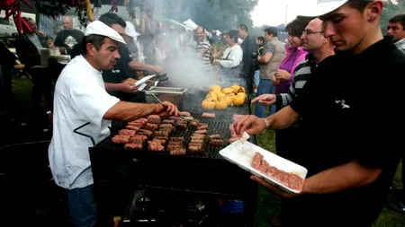 Mici gratis la Obor, pentru cei care se vaccinează în Piață. Anunțul primarului