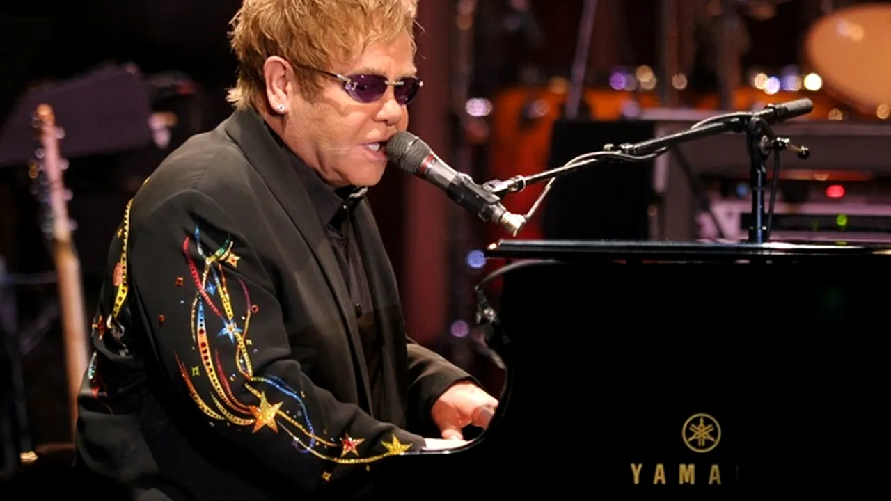 Elton John o atacă pe Madonna. 