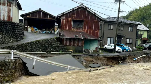Taifunul Talas a măturat Japonia. Furtuna și vântul violent au făcut prăpăd: morți și zeci de mii de gospodării fără curent electric!