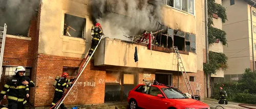 VIDEO | Explozie urmată de incendiu într-un apartament din Sibiu. Două persoane au murit, zeci de oameni au fost evacuați