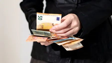 Bugetarul din România, fost electrician, cu un salariu de 11.000 de euro. Ce a răspuns când a fost întrebat cum de câștigă mai mult decât președintele