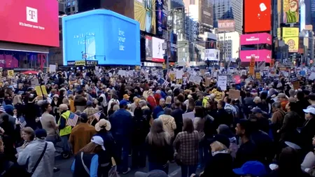 Marile orașe din SUA, luate cu asalt de manifestanți anti-Trump. Mișcarea “Fără Regi” a scos MILIOANE de americani în stradă