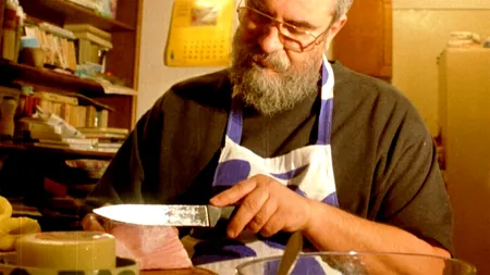 Rețeta de ciorba acră de perișoare, pe care o prepara regretatul bucătar Radu Anton Roman. E numai bună pentru mahmureala de după Revelion