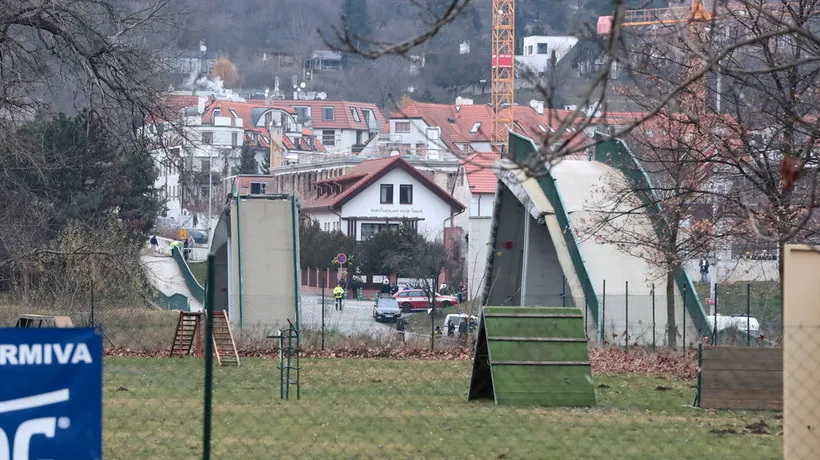Un pod de la periferia orașului Praga s-a prăbușit. Cel puțin patru oameni au fost răniți. GALERIE FOTO