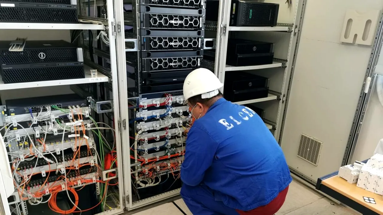 Doi electricieni ELCEN s-au electrocutat în timpul unei lucrări de revizie la CET Bucureşti Vest. Unul dintre ei a suferit arsuri pe 30% din corp