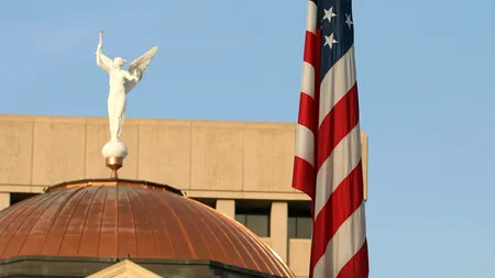 Pentagonul, obligat prin lege să achiziționeze exclusiv steaguri 'Made in USA