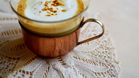 Ce este, de fapt, laptele de AUR, Golden Milk, băutura din India care a cucerit planeta