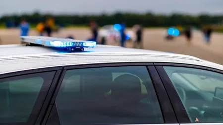 Un șofer din București a lovit cu mașina un adolescent de 17 ani, în urma unui conflict legat de acordarea de prioritate