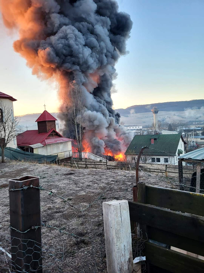 Incendiu la o hală din Cluj Napoca / Sursa foto: ISU Cluj