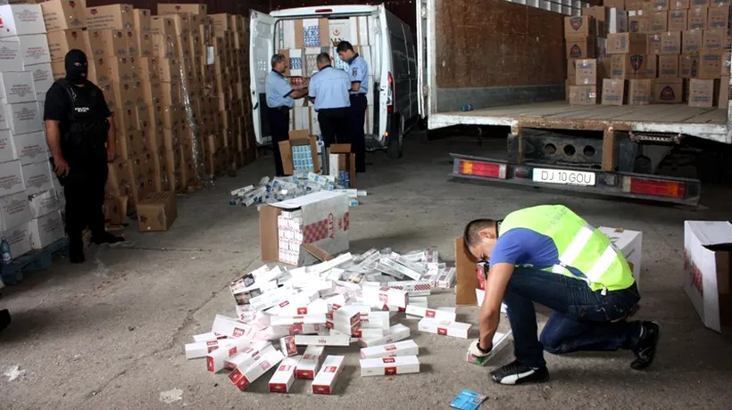 Peste jumătate de milion de pachete cu țigări contrafăcute, descoperite într-un tir la Vama Moravița