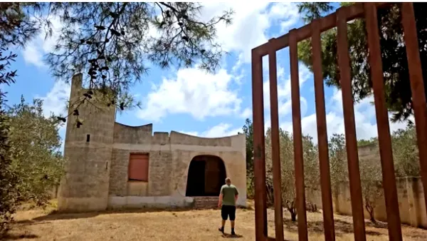 Afacere în stil sicilian. Un britanic a cumpărat o vilă la preț de mașină. Cum arată casa