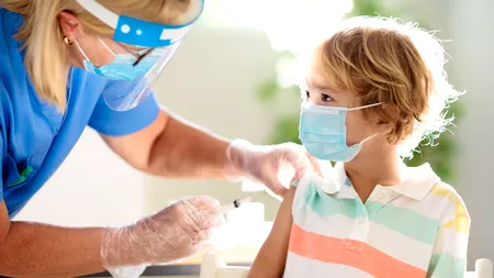 Vaccinul Pfizer anti-COVID-19 ar putea fi disponibil pentru imunizarea copiilor de 12-15 ani începând cu luna iunie