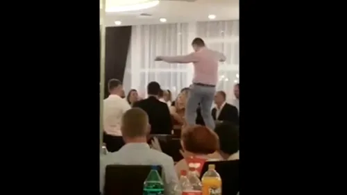 Imagini scandaloase cu șefii CJ Caraș-Severin: Dans pe mese la un curs de instruire plătit din bani publici. VIDEO